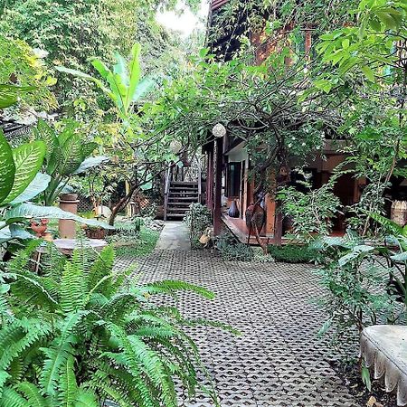 Santitham Guest House チエンマイ エクステリア 写真