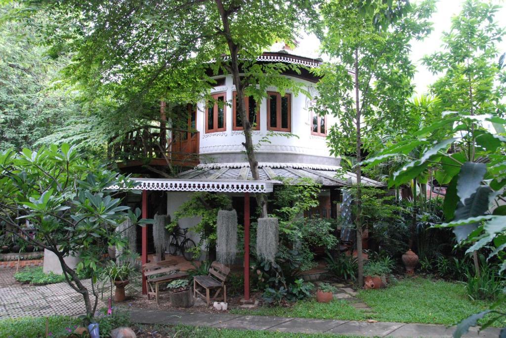 Santitham Guest House チエンマイ エクステリア 写真