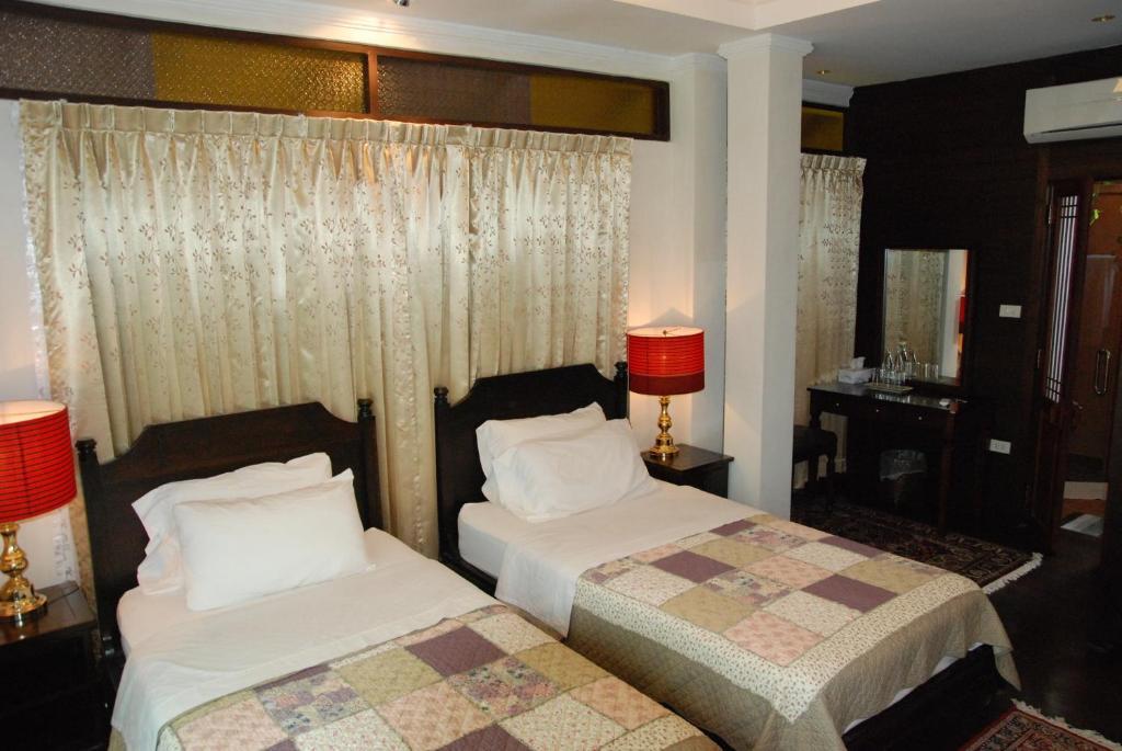Santitham Guest House チエンマイ エクステリア 写真