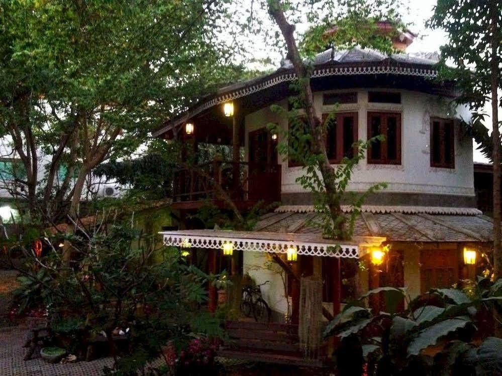 Santitham Guest House チエンマイ エクステリア 写真