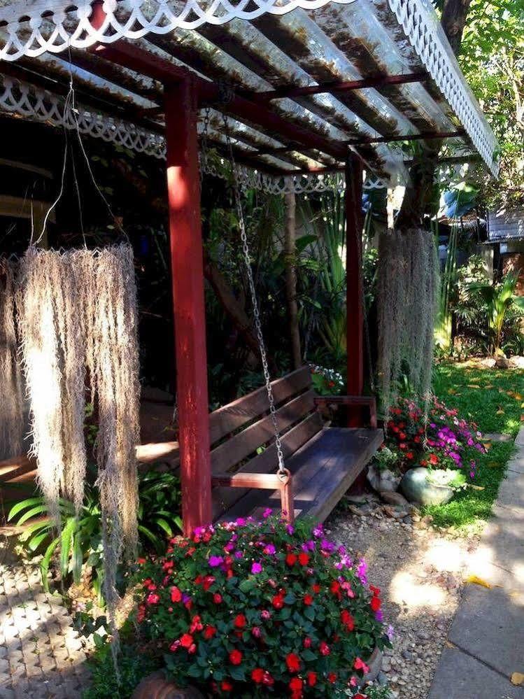 Santitham Guest House チエンマイ エクステリア 写真